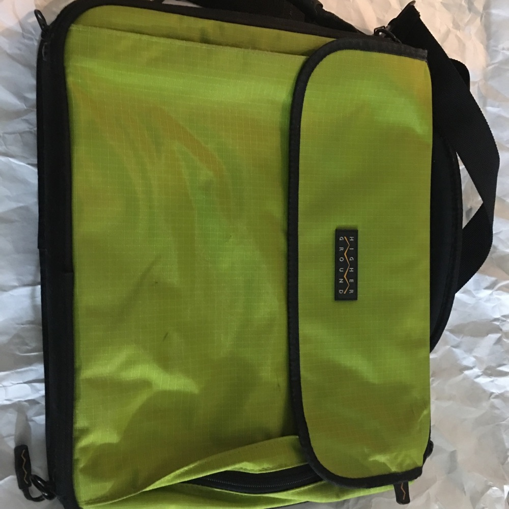 HIGHER GROUND SHUTTLE 2.0 LAPTOP SHOULDER/HAND BAG